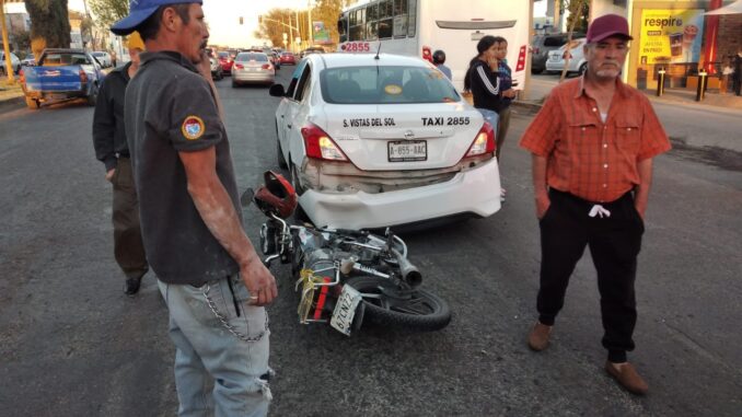 Policías Viales de Aguascalientes atienden el reporte de un choque desigual registrado en Ojocaliente II