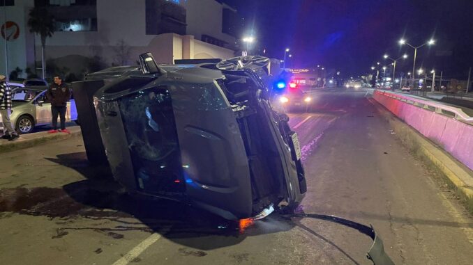 Volcadura de una camioneta sobre bulevar a Zacatecas fue intervenido por Policías Viales de Aguascalientes