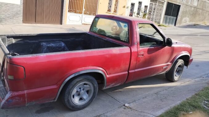 Policías Municipales de Aguascalientes recuperan un vehículo con reporte de robo, en calles del fraccionamiento Haciendas de Aguascalientes