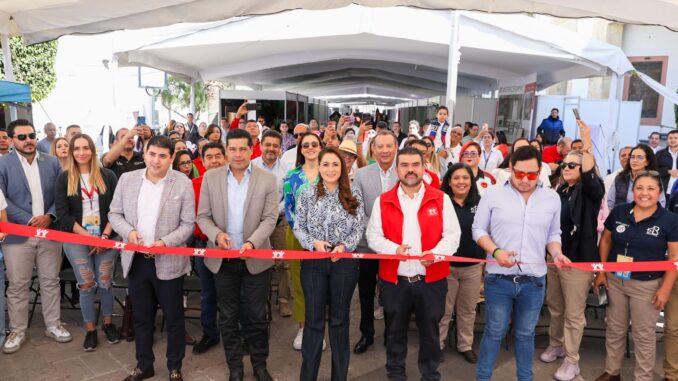 Asiste Gobernadora Tere Jiménez a la inauguración de la Feria de Servicios de INFONAVIT