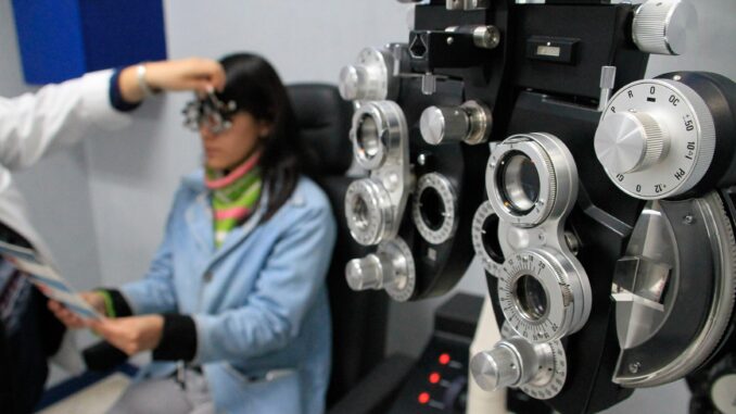 Carrera de Optometría de la UAA recibe reconocimiento por su calidad