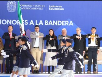 Gobernadora Tere Jiménez encabeza Honores a la Bandera en la Escuela Primaria "Jacinto Canek"