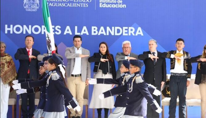 Gobernadora Tere Jiménez encabeza Honores a la Bandera en la Escuela Primaria "Jacinto Canek"