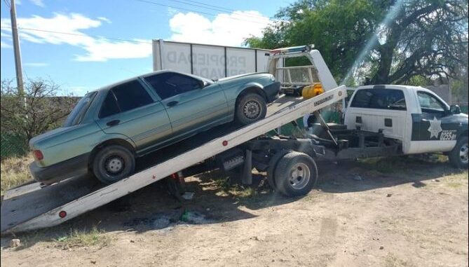 Elementos de la Policía Municipal de Aguascalientes localizan y recuperan un vehículo con reporte de robo, en la colonia Trojes de Alonso