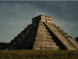 El fenómeno de la serpiente lunar ilumina a Chichén Itzá