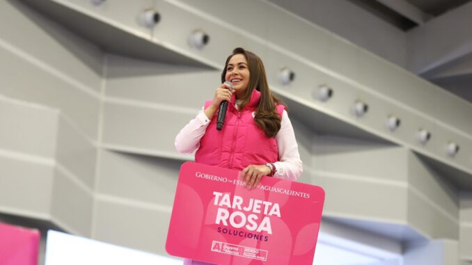 Entrega Gobernadora Tere Jiménez 2,600 Tarjetas rosas a mujeres que trabajan en el desarrollo de su comunidad