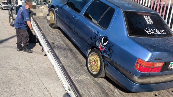 Policías Municipales de Aguascalientes recuperan vehículo con reporte de robo en el fraccionamiento Ojocaliente I