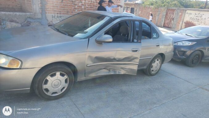 Policías Viales de Aguascalientes atendieron el reporte de un choque registrado en calles de la colonia Los Pericos