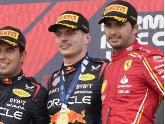 "Checo Pérez" regresa al Podio en GP de Japón, con Verstappen como campeón