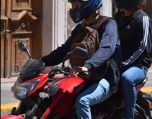 Seguridad Pública Municipal hace un llamado a motociclistas a respetar el número de pasajeros