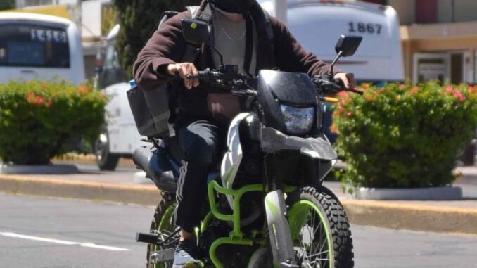 Exhorta Policía Vial a motociclistas a usar de forma correcta el casco de protección
