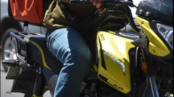 Recuerda Policía Vial de Aguascalientes a motociclistas que está prohibido circular arriba de banquetas y ciclovías