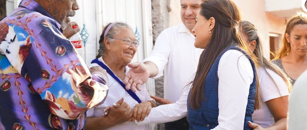 Visita Gobernadora Tere Jiménez a vecinos de la Palomino Dena