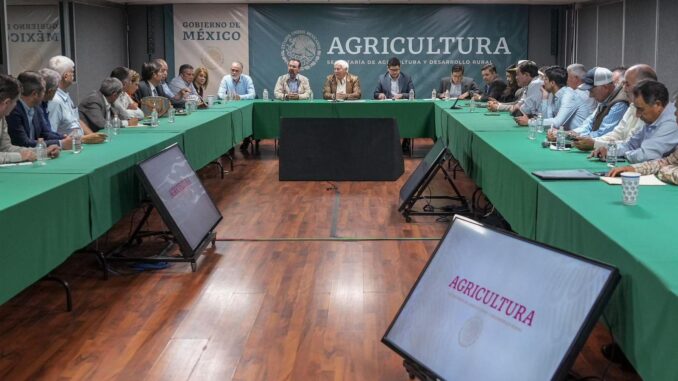 Aguascalientes busca soluciones para productores lecheros junto con la Federación