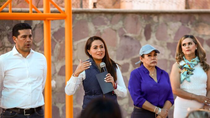 Gobernadora Tere Jiménez se reúne con habitantes de Lomas del Ajedrez