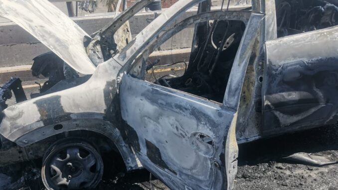 Policías Viales de Aguascalientes atendieron el reporte de vehículo incendiándose sobre Avenida Aguascalientes