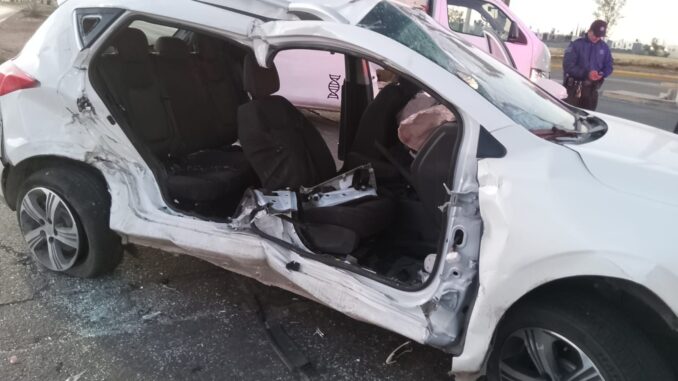 Policías Viales de Aguascalientes atendieron el reporte de accidente que se registró en las primeras horas de este domingo que dejó como saldo una persona fallecida y dos más lesionadas