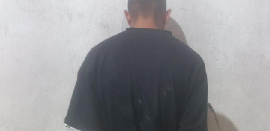 Policías Municipales de Aguascalientes detienen a una persona en la colonia Bulevares, por la portación de un arma blanca