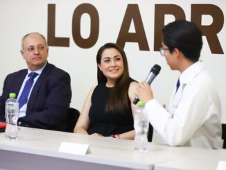 Gobernadora Tere Jiménez invita a jóvenes universitarios a prepararse para ser de los mejores del Mundo