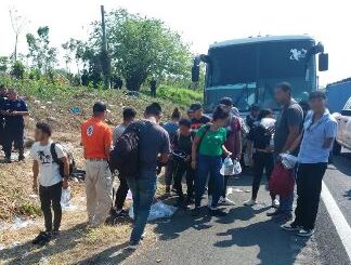 INM localiza a 407 migrantes abandonados en autobuses en Veracruz