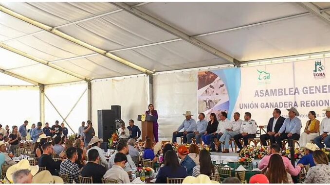 Gobernadora Tere Jiménez reitera su compromiso de seguir fortaleciendo el campo durante la Asamblea de la Unión Ganadera Regional