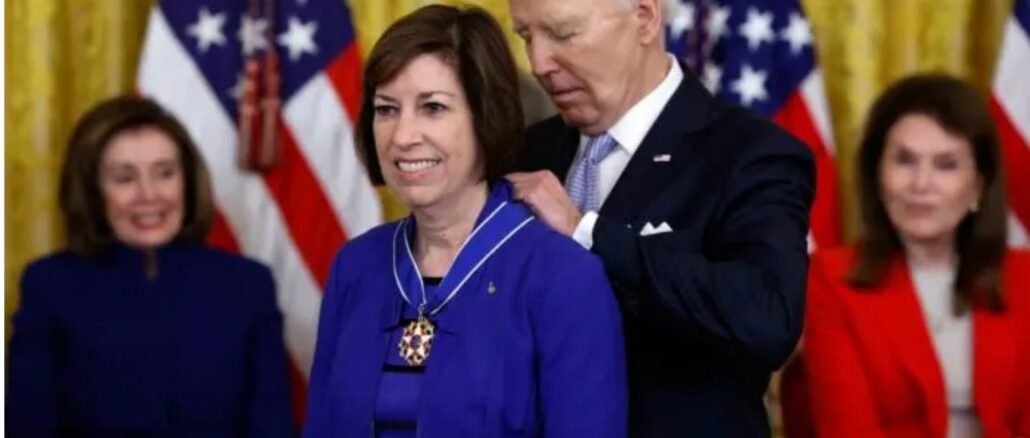 Biden condecora a 19 con medalla de la Libertad, entre ellas, a la primera mujer hispana en viajar al espacio