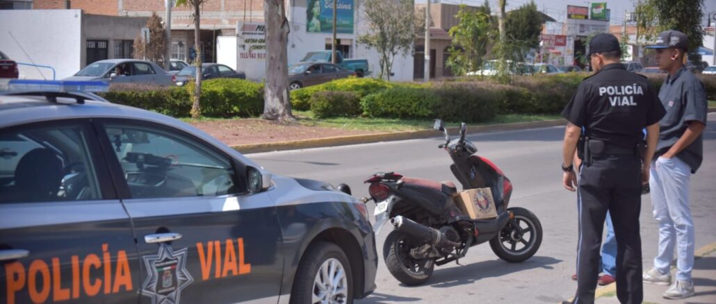 Llama Policía Vial de Aguascalientes a conductores de motocicletas a respetar límites de velocidad