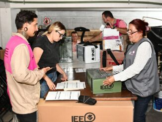 Entrega IEE paquetes electorales a Mesas Directivas de Casilla