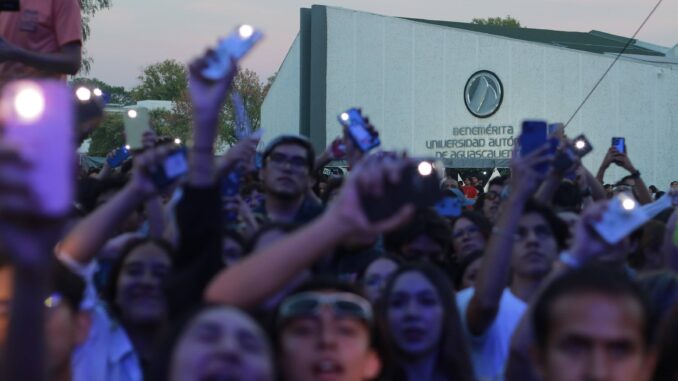 Estudiantes de la UAA celebran su día en el Festival Mayo Gallo