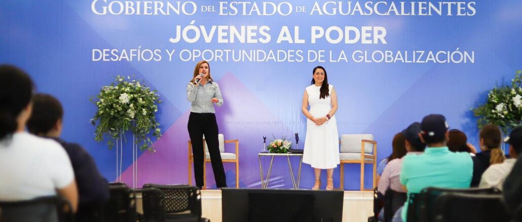 Impulsa Gobernadora Tere Jiménez a jóvenes universitarios a prepararse por un mejor futuro