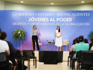 Impulsa Gobernadora Tere Jiménez a jóvenes universitarios a prepararse por un mejor futuro