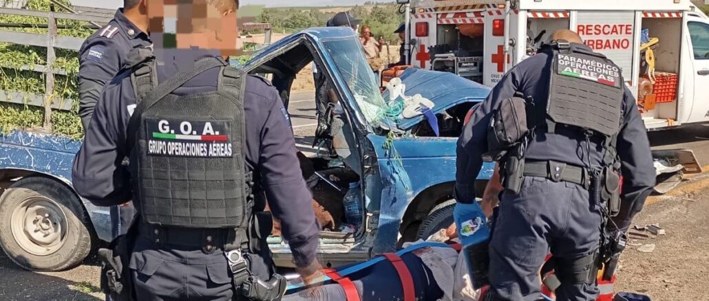Paramédicos del Grupo de Operaciones Aéreas (GOA) de la Policía Municipal de Aguascalientes brindaron atención prehospitalaria a una persona tras verse involucrado en un hecho de tránsito