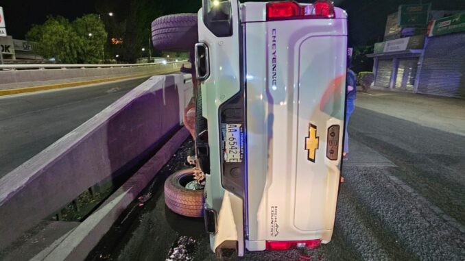 Policías Viales de Aguascalientes atendieron el reporte de accidente tipo choque volcadura