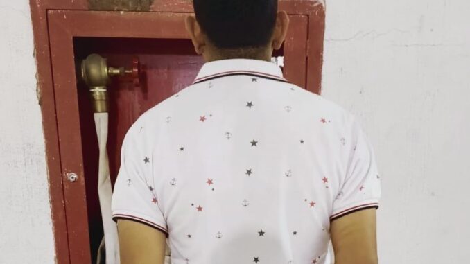 Elementos de la Secretaría de Seguridad Pública Municipal de Aguascalientes detienen a una persona en Paseos de San Antonio, por los probables delitos de violencia de género y lesiones