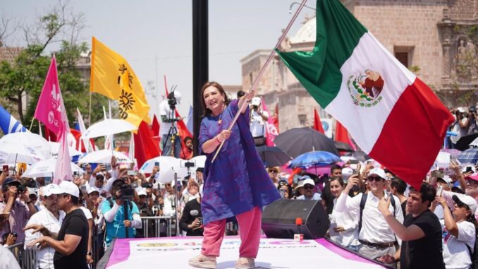 Marea Rosa con miles de asistentes llena la Plaza de Aguascalientes en apoyo a Xóchitl Gálvez