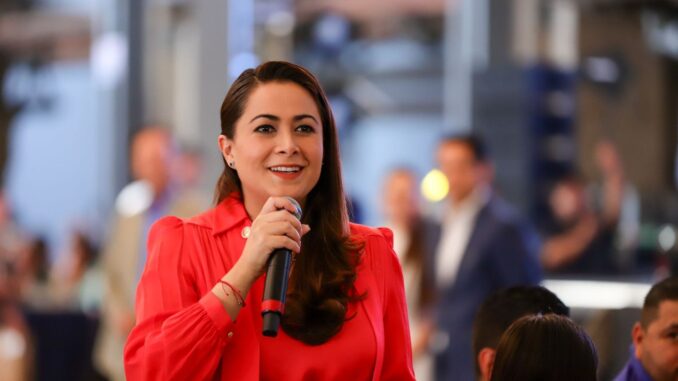 Gobernadora Tere Jiménez llama a docentes a motivar a sus estudiantes a seguirse preparando y acceder así a mejores oportunidades