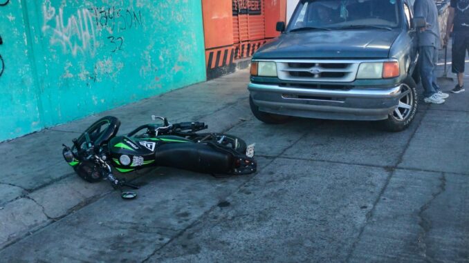 Policías Viales de Aguascalientes atendieron el reporte de accidente contra vehículo estacionado