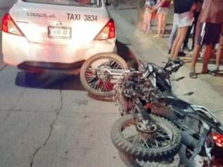 Policías Viales de Aguascalientes atendieron el reporte de un choque desigual entre una motocicleta y un vehículo sedán