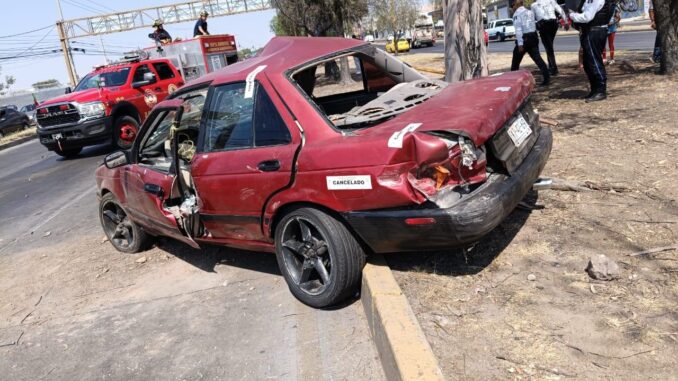 Elementos de la Policía Vial de Aguascalientes atendieron el reporte de un choque registrado en Avenida Aguascalientes