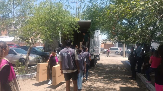 Escoltan elementos unidades con material electoral al municipio de Calvillo.