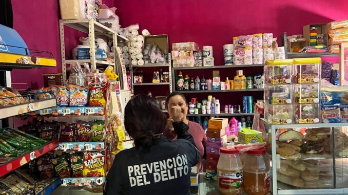 Orientan a comerciantes para prevenir el robo a comercio