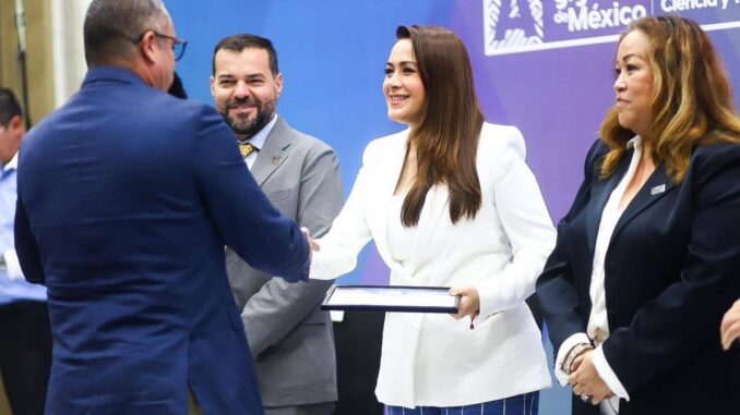 Gobernadora Tere Jiménez entrega Certificados de Mejora Productiva a trabajadores de Aguascalientes