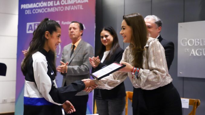 Con Becas, Gobernadora Tere Jiménez y Fundación BBVA reconocen a Primeros Lugares de Olimpiada del Conocimiento Infantil