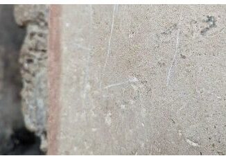 Detienen a turista en Pompeya por rayar una pared del yacimiento arqueológico