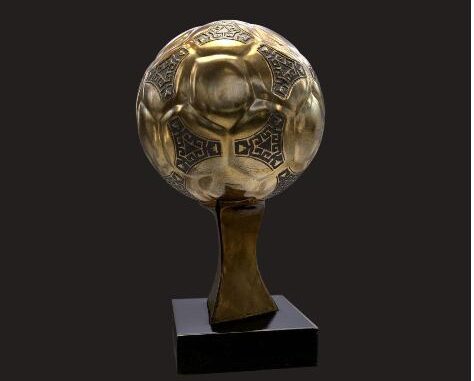 Ordenan en Francia la incautación del Balón de Oro de Maradona