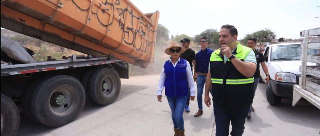 Encabeza Alcalde José Juan Sánchez Barba mega operativo de limpieza en Bajío de las Palmas