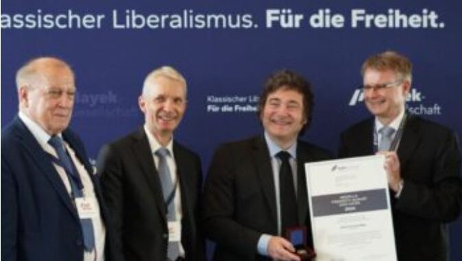 Premian a Milei en Alemania por quitar 'los grilletes' a la población