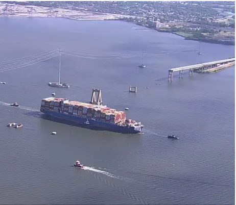Buque que derribó el puente de Baltimore abandona el puerto para ser reparado
