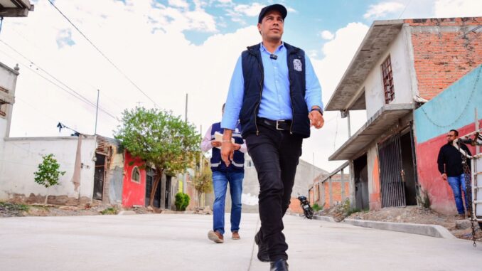 Supervisa Leo Montañez obras de infraestructura vial al oriente de la ciudad