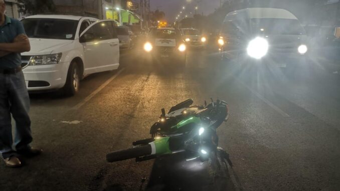 Policías Viales de Aguascalientes atendieron el reporte de accidente que se registró sobre Avenida Constitución